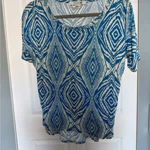 Forever 21 Blue and White Geometric Short Sleeve Top